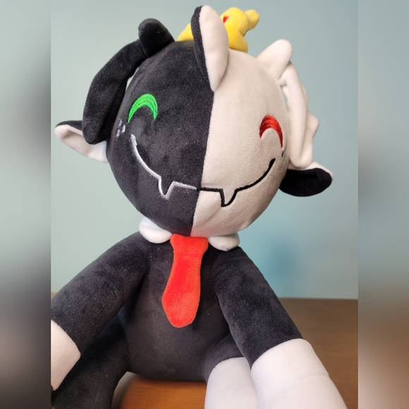 Ranboo Sit Plush Youtooz Limited Edition 12” Black and White with Yellow Crown - Picture 8 of 8